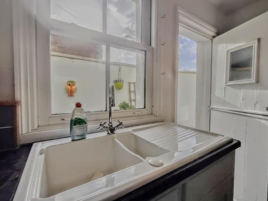 Cute Cottage 5 Min Walk From Cafes Station And Sea Hastings Exterior photo